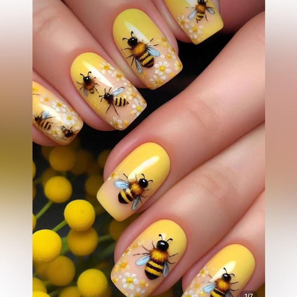 🐝 & 🐞Keychain with Colorful Enamel Accents and Bee Press-On Nails 3pc Gift Set - Picture 4 of 7